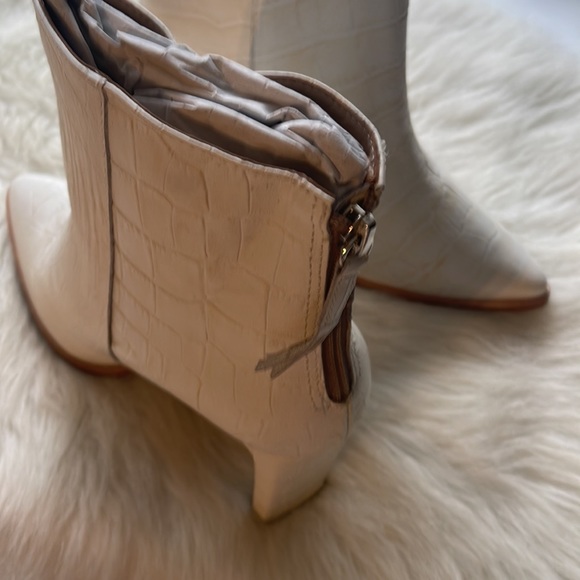 Kaanas Cologne Bootie Ivory - Picture 7 of 8